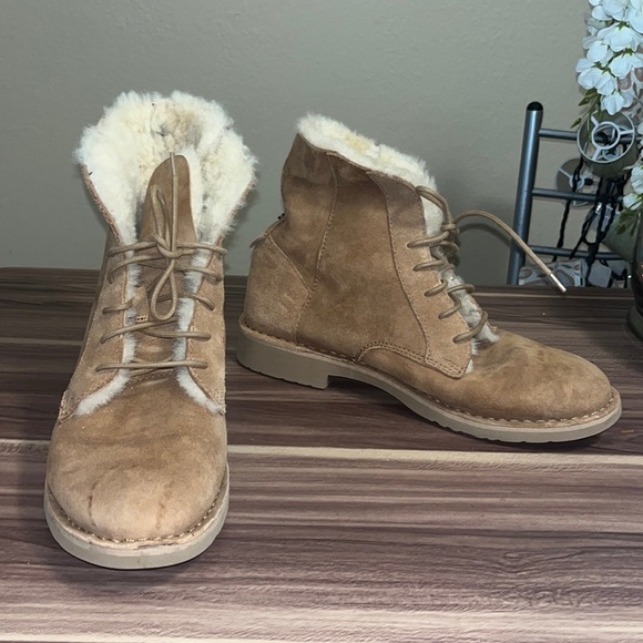 UGG QUINCY SUEDE LACE UP SHEEPSKIN LINED BOOTS - Picture 3 of 12